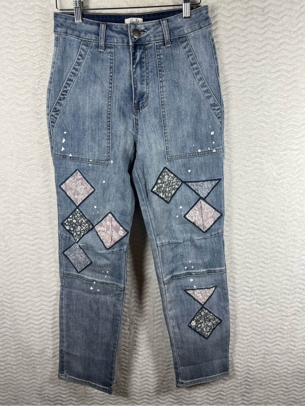 easel Straight-Leg Patchwork Jeans — Blue with Pink Accents. Statement made 🤩🔥